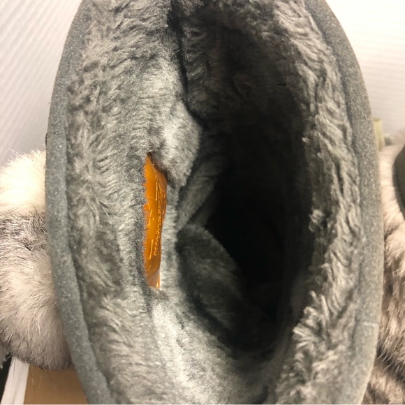 MANITOBAH MUKLUKS Snowy Owl Fur and Suede Beaded Winter Boots in Grey - Size 6 - Picture 11 of 16